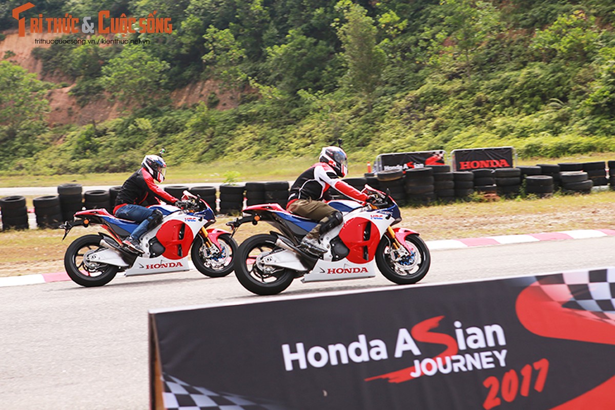 Cam lai sieu moto Honda RC213V-S gia gan 7 ty dong-Hinh-15
